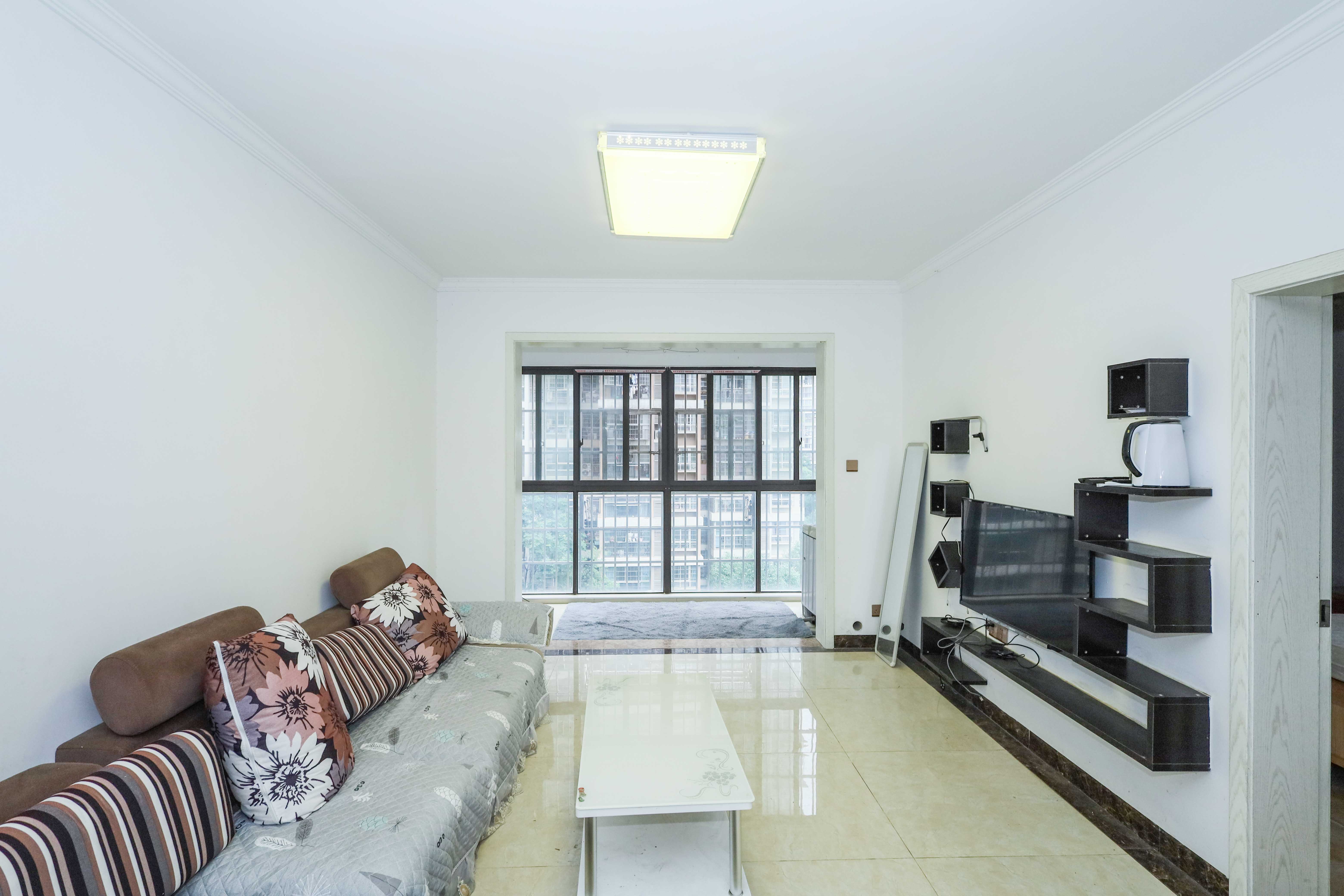 高盛华成 3室2厅1卫 65.0万 高盛华成 3室2厅1卫 65.0万客厅