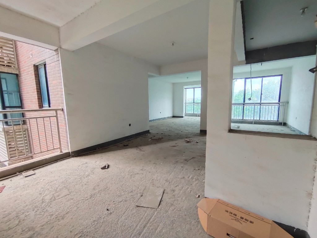 荷塘嘉苑 5室2厅2卫 76.0万 荷塘嘉苑 5室2厅2卫 76.0万客厅