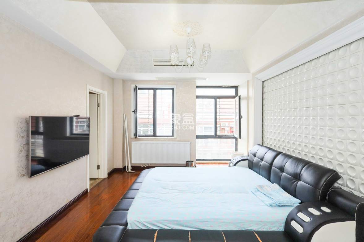 山水英伦  6室3厅5卫    492.0万 山水英伦  6室3厅5卫    492.0万卧室