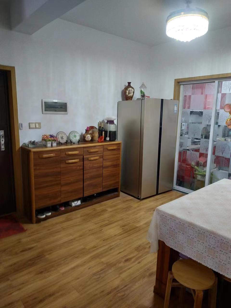 圣华名城建设北路110号 4室2厅1卫 78.0万 圣华名城建设北路110号 4室2厅1卫 78.0万客厅