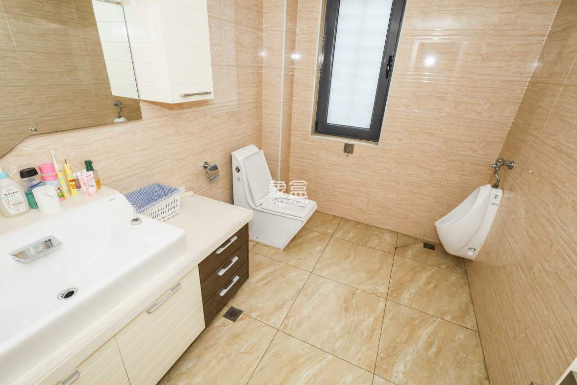 山水英伦  6室3厅5卫    492.0万 山水英伦  6室3厅5卫    492.0万卫生间