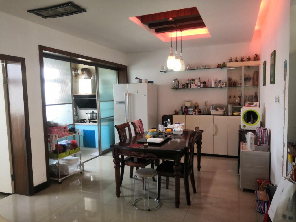 神农家具大市场 5室3厅1卫 141.0万 神农家具大市场 5室3厅1卫 141.0万客厅