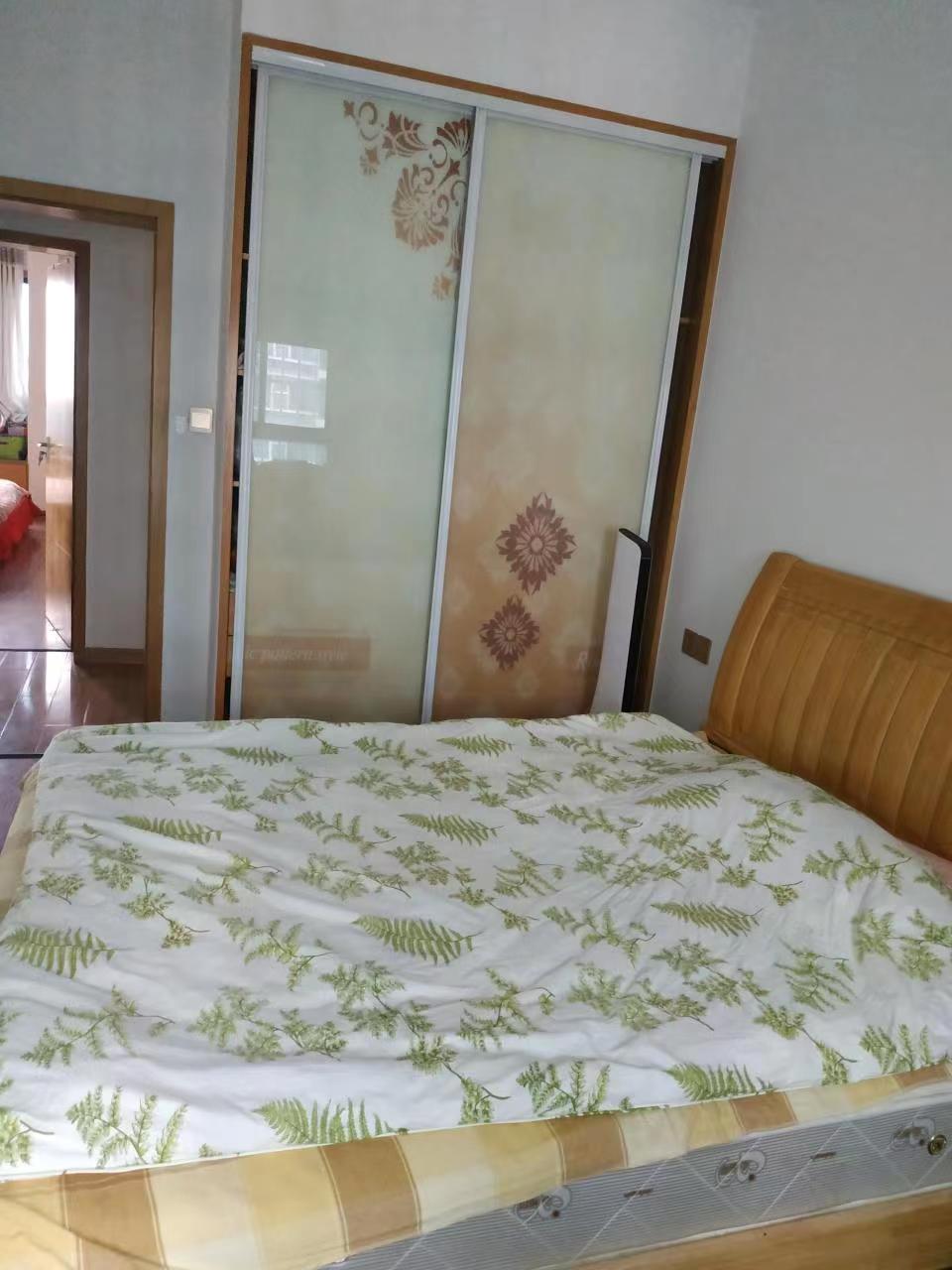 圣华名城建设北路110号 4室2厅1卫 78.0万 圣华名城建设北路110号 4室2厅1卫 78.0万客厅