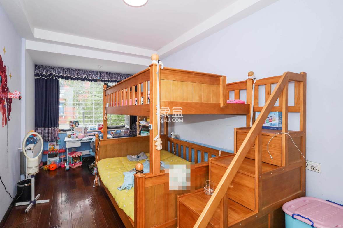 山水英伦  6室3厅5卫    492.0万 山水英伦  6室3厅5卫    492.0万卧室