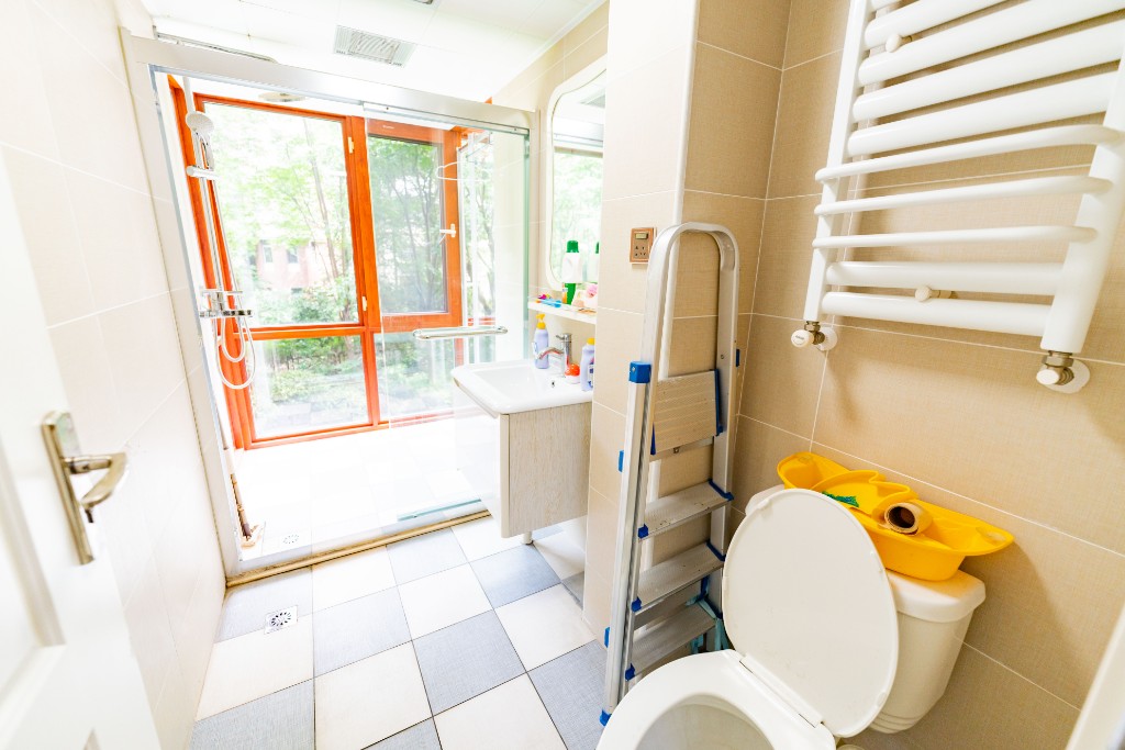 奥林匹克花园 6室2厅3卫 580.0万 奥林匹克花园 6室2厅3卫 580.0万卫生间