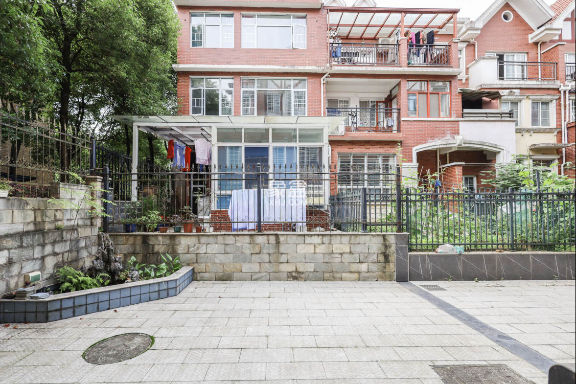 山水英伦  6室3厅5卫    492.0万 山水英伦  6室3厅5卫    492.0万其他