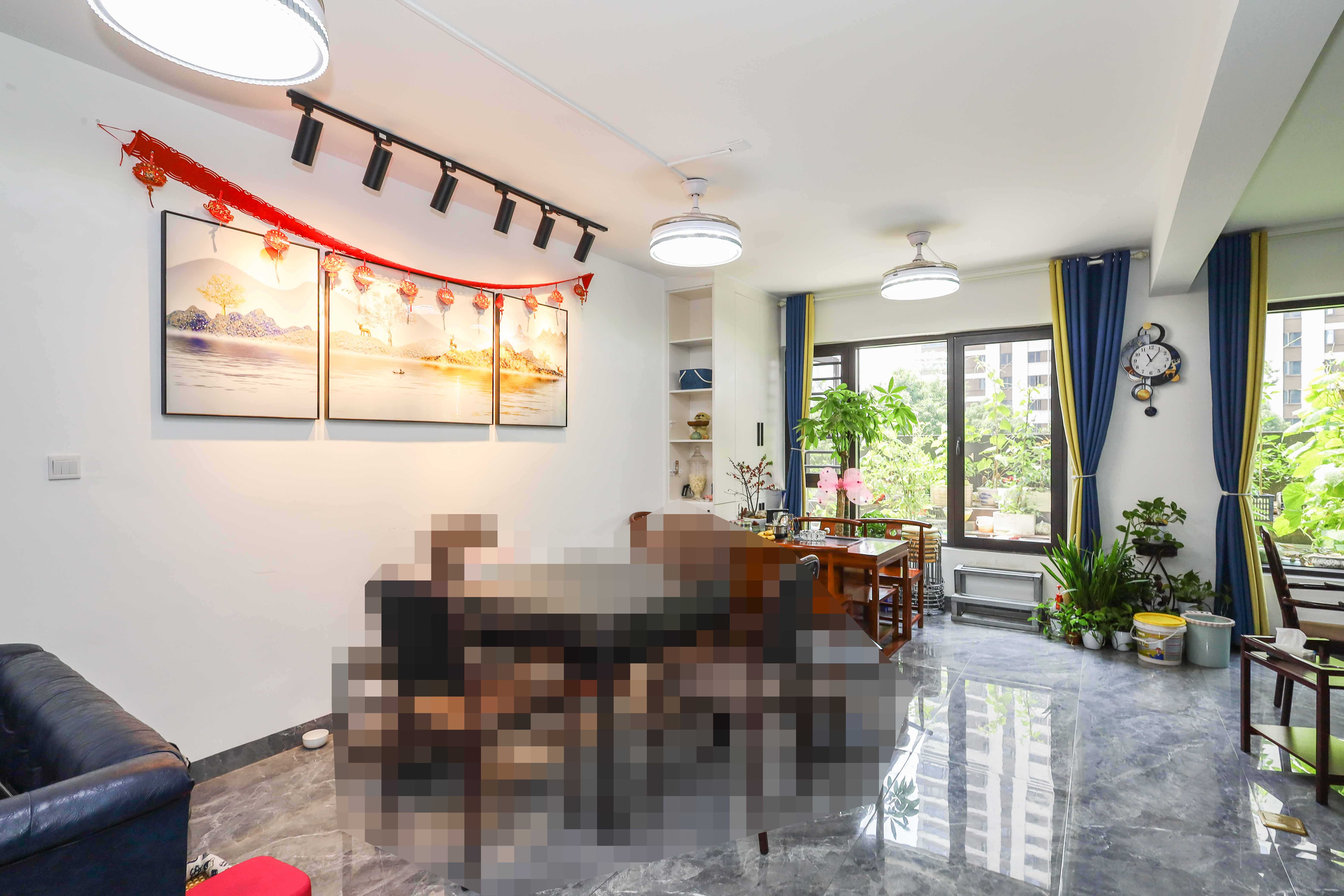 建发央著  3室2厅1卫   237.00万客厅