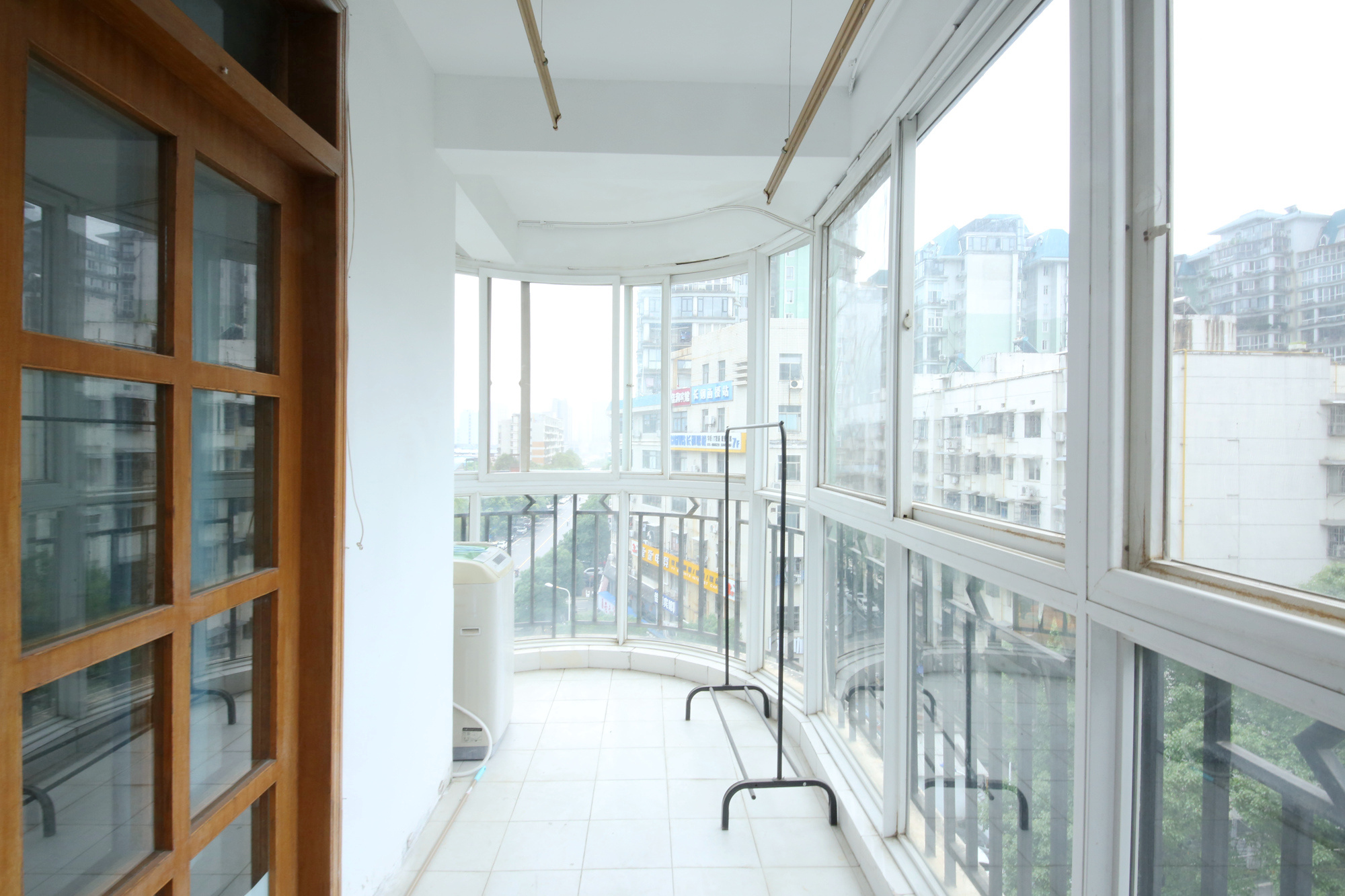 朝陽(yáng)欣園  3室2廳1衛(wèi)    130.0萬(wàn)陽(yáng)臺(tái)