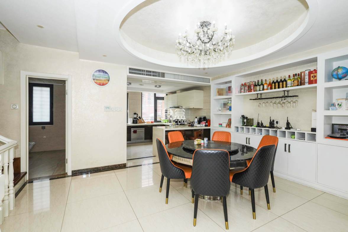 山水英伦  6室3厅5卫    492.0万 山水英伦  6室3厅5卫    492.0万客厅