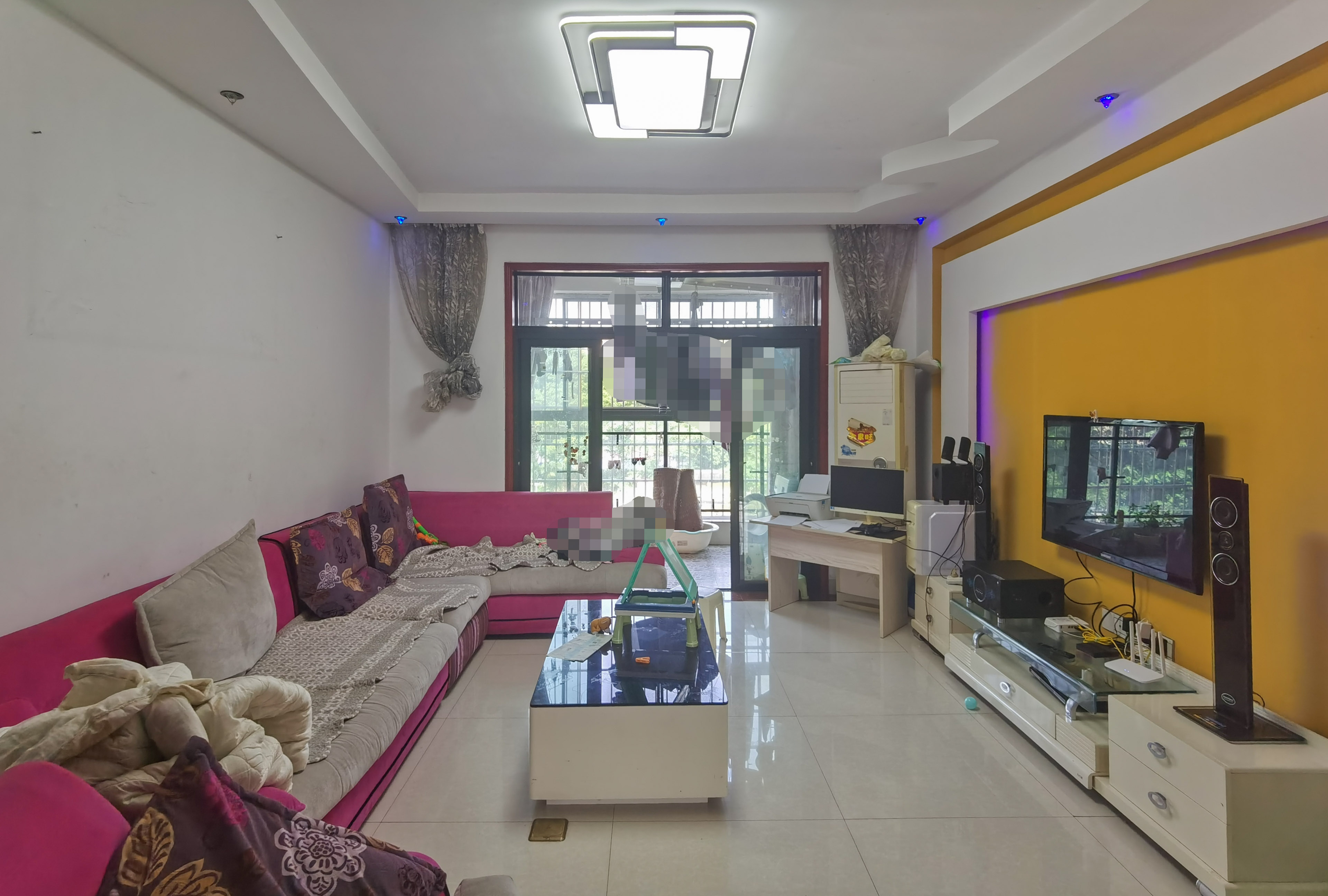 碧玉花园 2室2厅1卫 52.8万 碧玉花园 2室2厅1卫 52.8万客厅