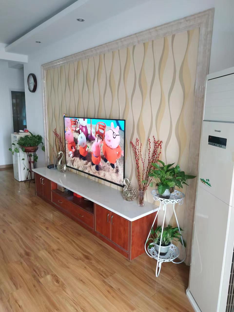 圣华名城建设北路110号 4室2厅1卫 78.0万 圣华名城建设北路110号 4室2厅1卫 78.0万客厅