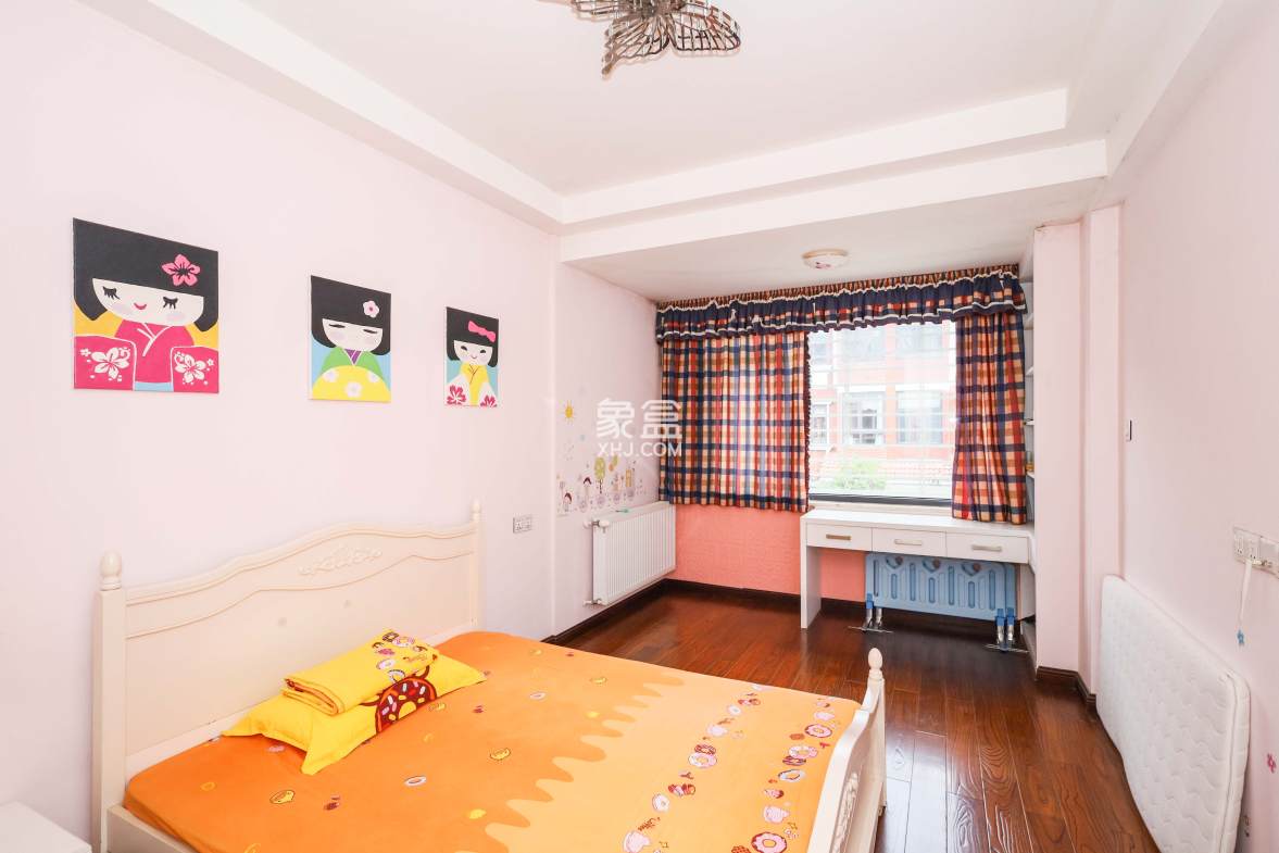 山水英伦  6室3厅5卫    492.0万 山水英伦  6室3厅5卫    492.0万卧室