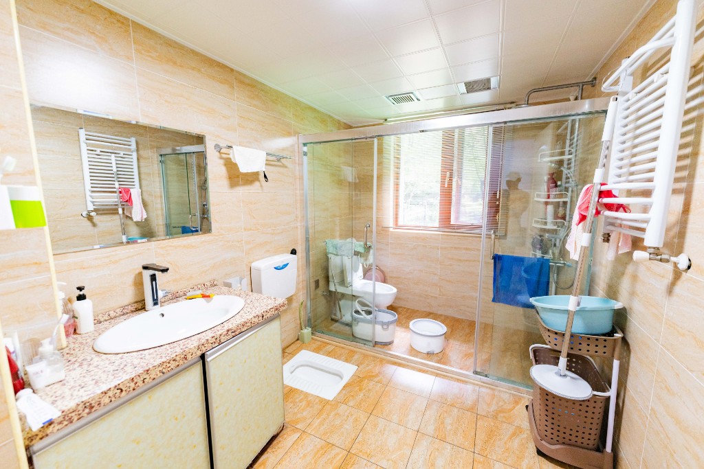 奥林匹克花园 6室2厅3卫 580.0万 奥林匹克花园 6室2厅3卫 580.0万卫生间