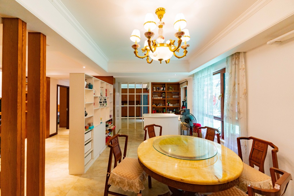 奥林匹克花园 6室2厅3卫 580.0万 奥林匹克花园 6室2厅3卫 580.0万客厅