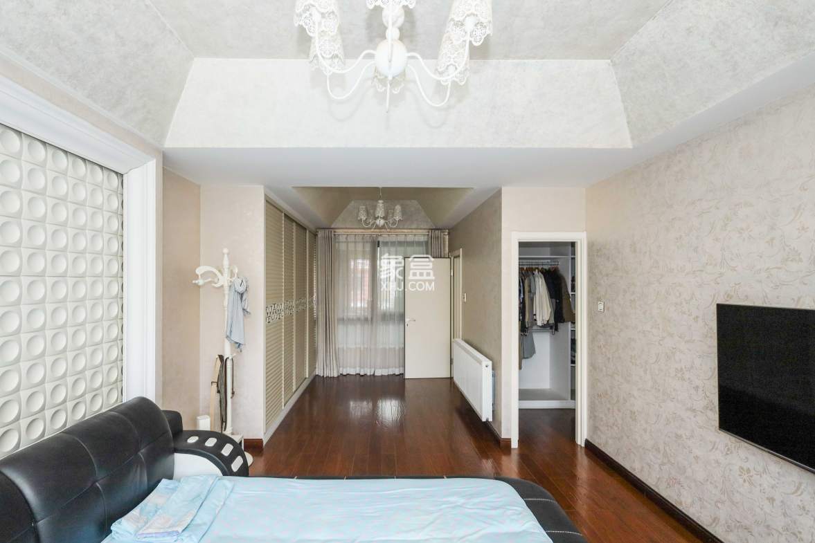 山水英伦  6室3厅5卫    492.0万 山水英伦  6室3厅5卫    492.0万卧室