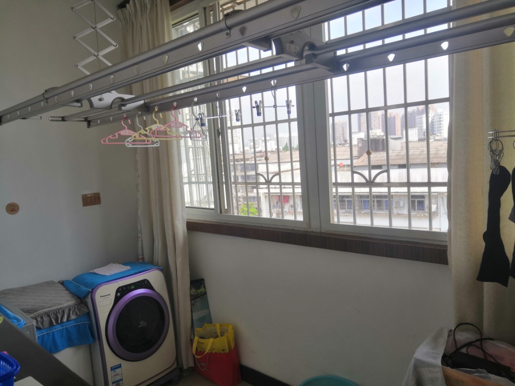 神农家具大市场  5室3厅1卫   141.00万客厅