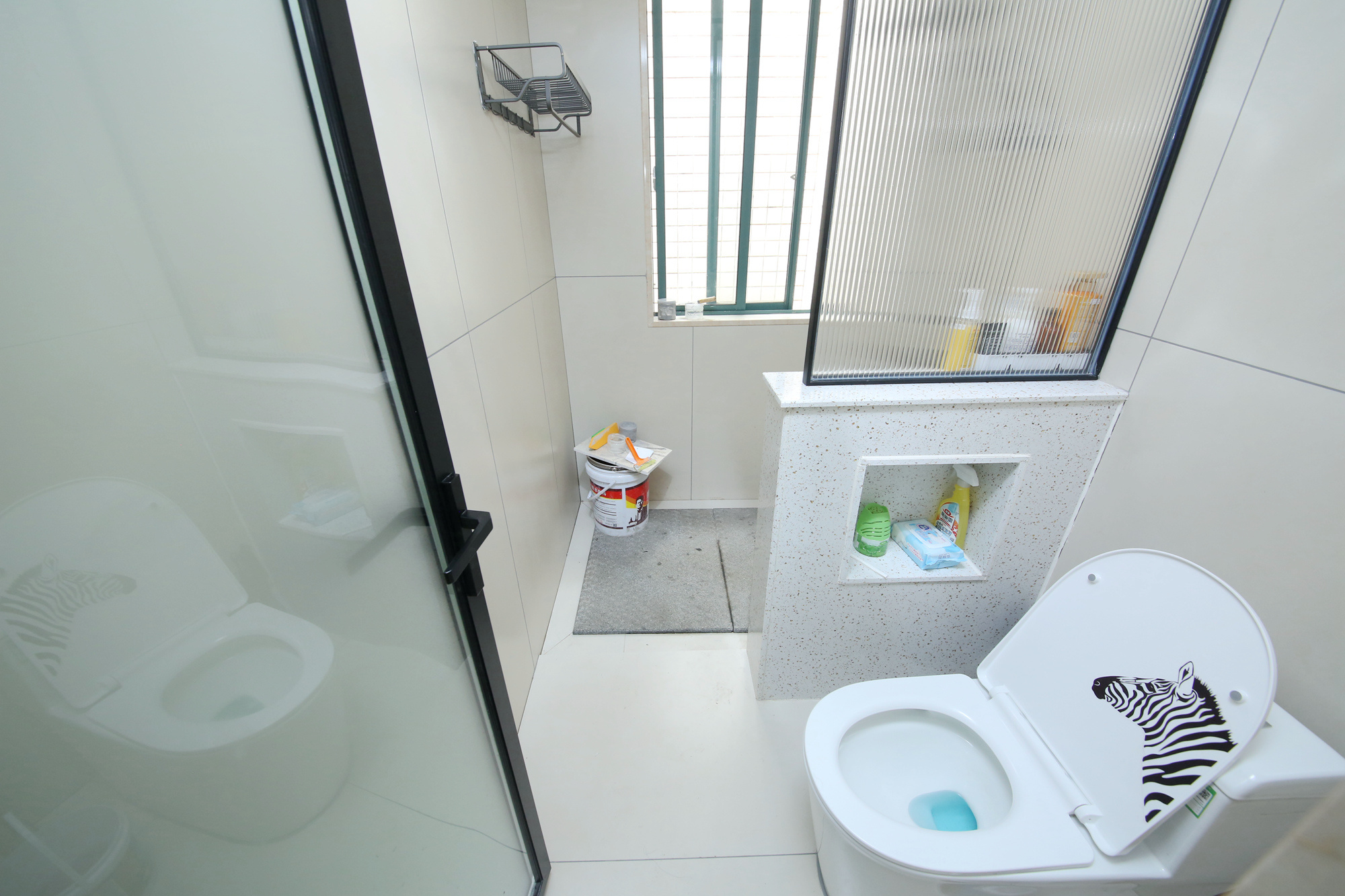 三角花园星城  3室2厅2卫    148.0万卫生间