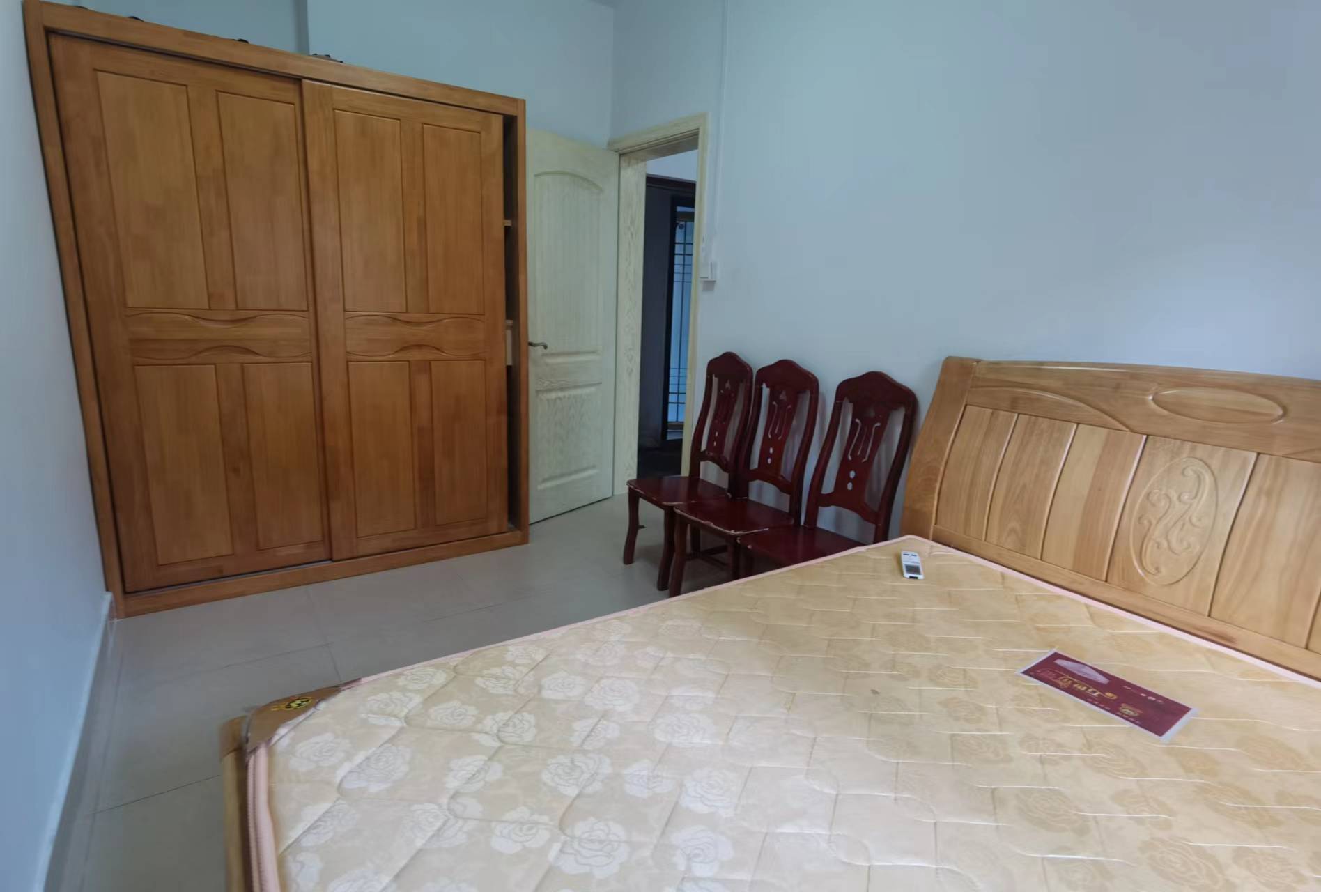 新华二村 1室1厅1卫 28.0万 新华二村 1室1厅1卫 28.0万客厅