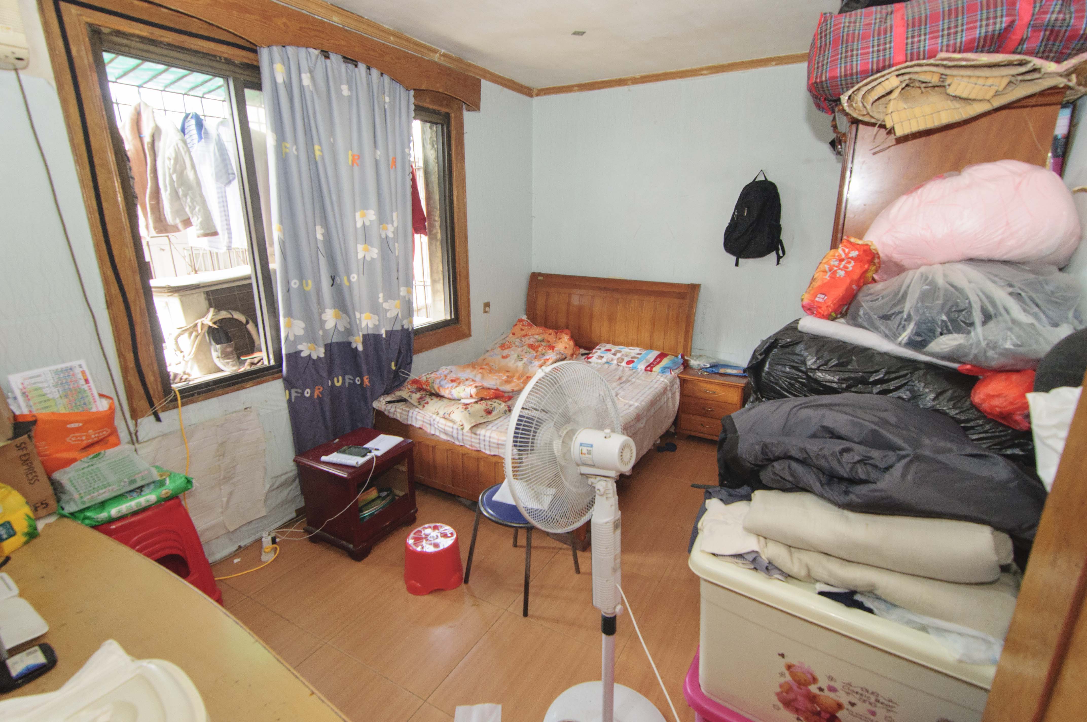 席草田散盘  1室1厅1卫    28.0万卧室