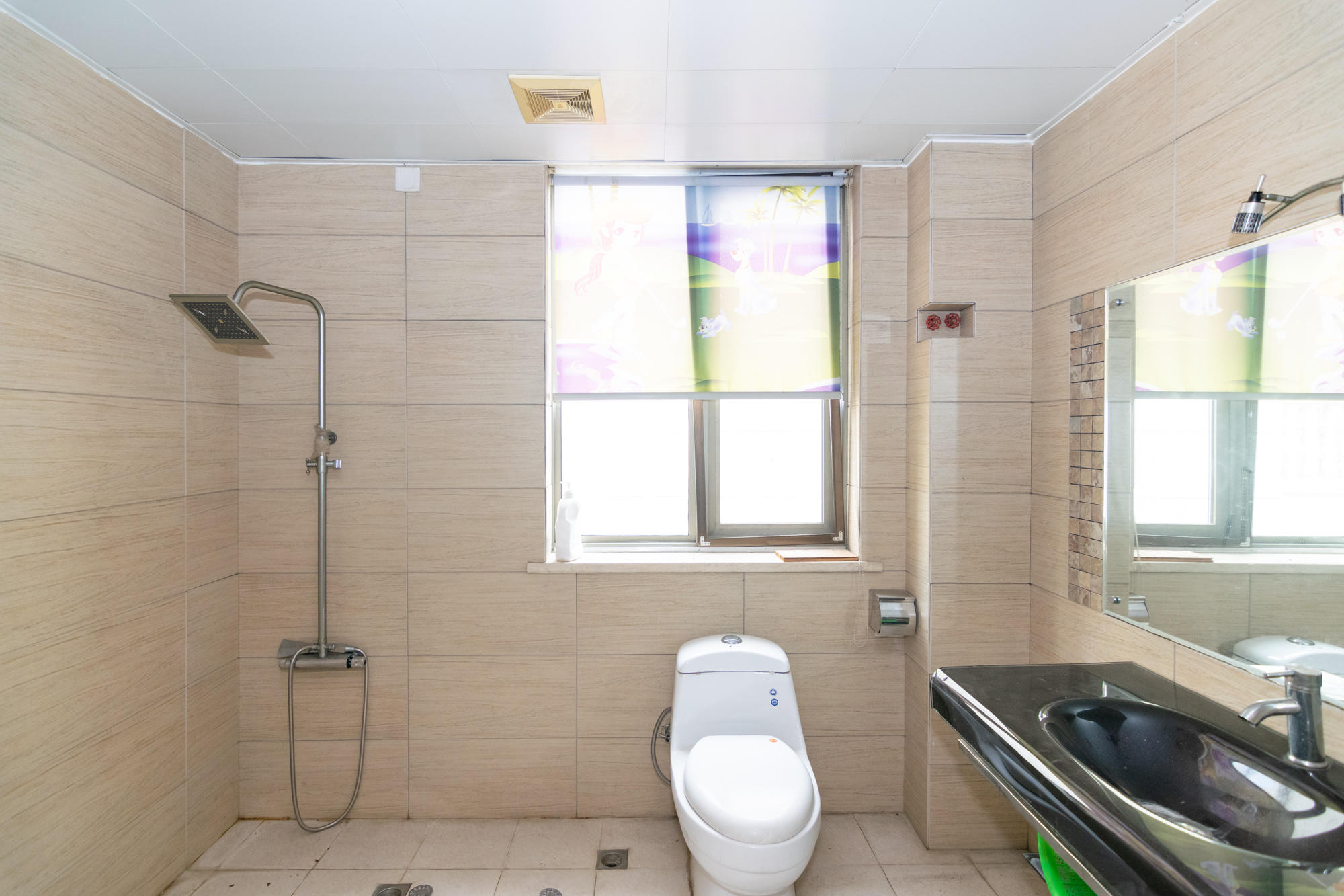 普瑞斯堡 6室3厅3卫 499.8万 普瑞斯堡 6室3厅3卫 499.8万卫生间