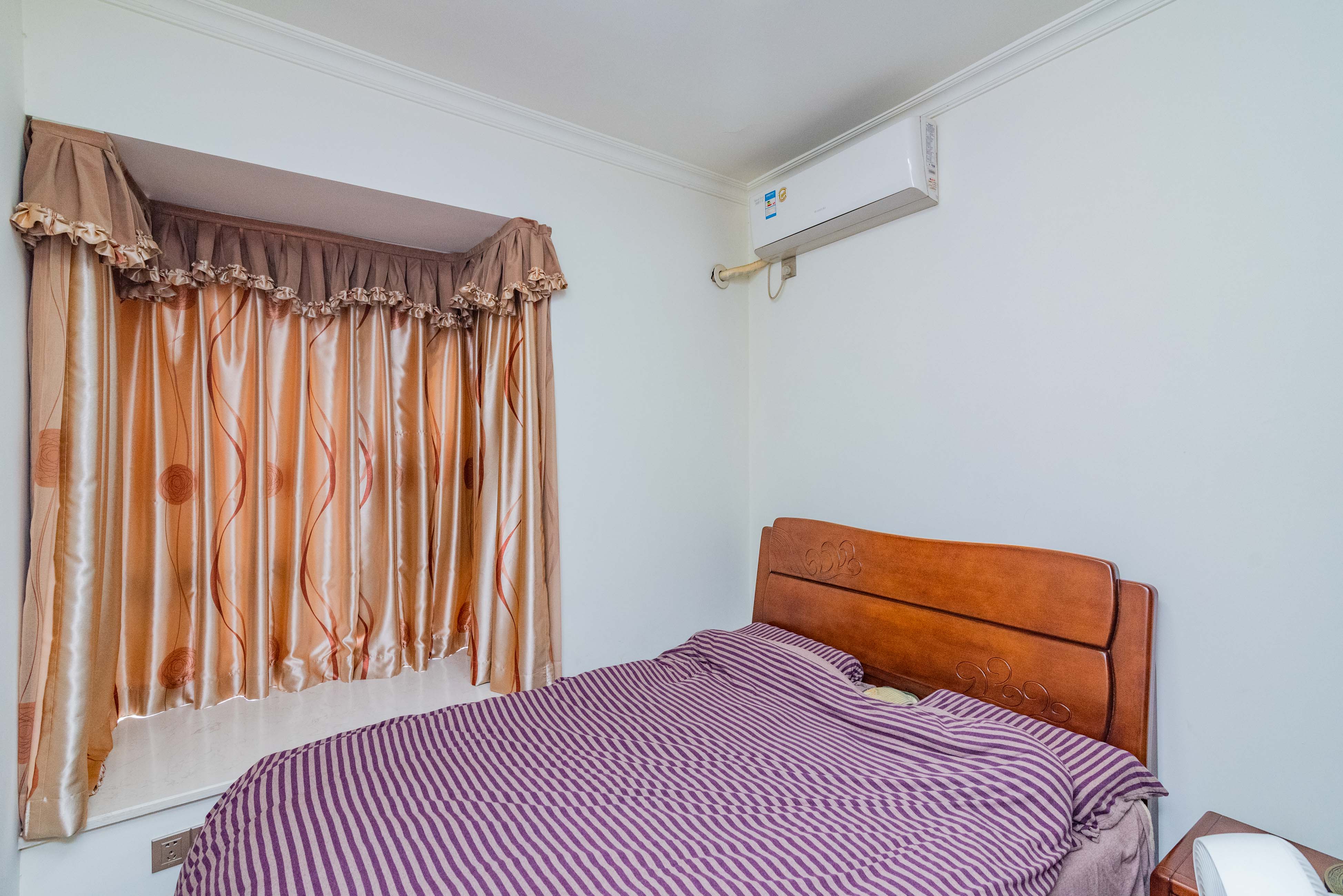 金色溪泉湾  2室2厅1卫    93.8万卧室