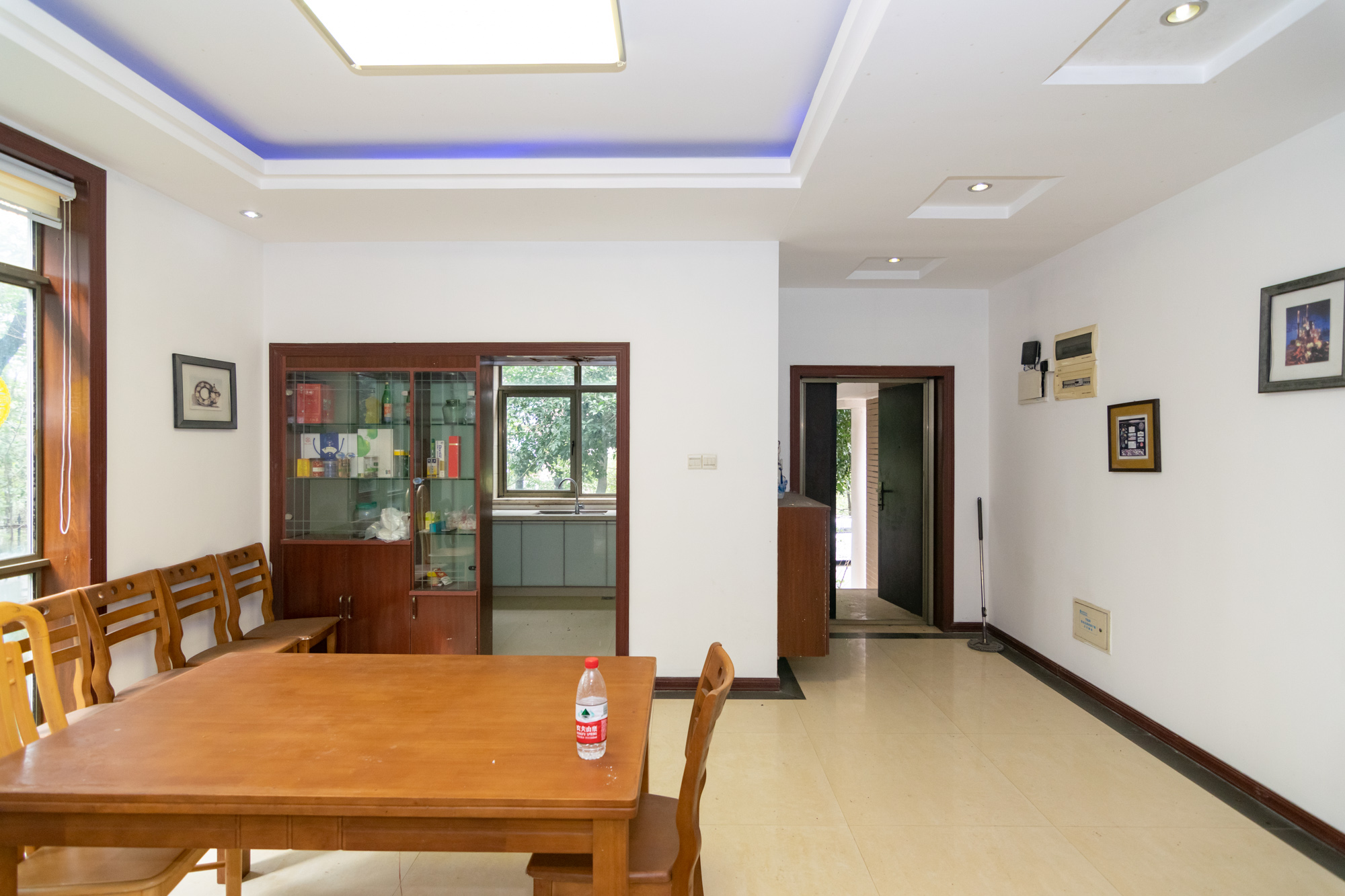 普瑞斯堡 6室3厅3卫 499.8万 普瑞斯堡 6室3厅3卫 499.8万客厅