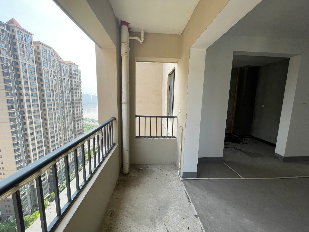 金水湾 4室2厅2卫 100.0万 金水湾 4室2厅2卫 100.0万客厅