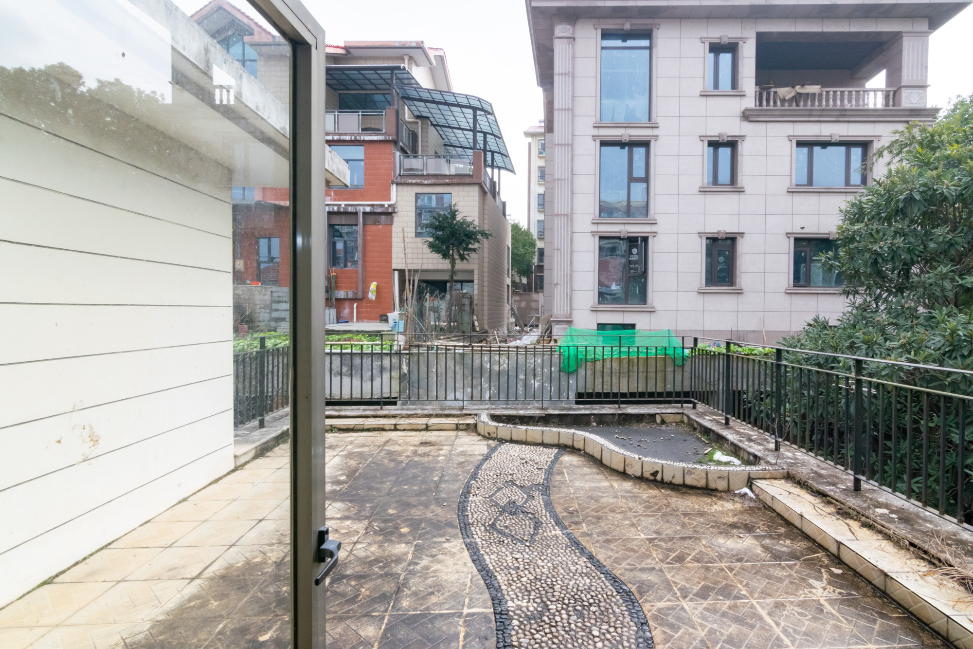 普瑞斯堡 6室3厅3卫 499.8万 普瑞斯堡 6室3厅3卫 499.8万阳台