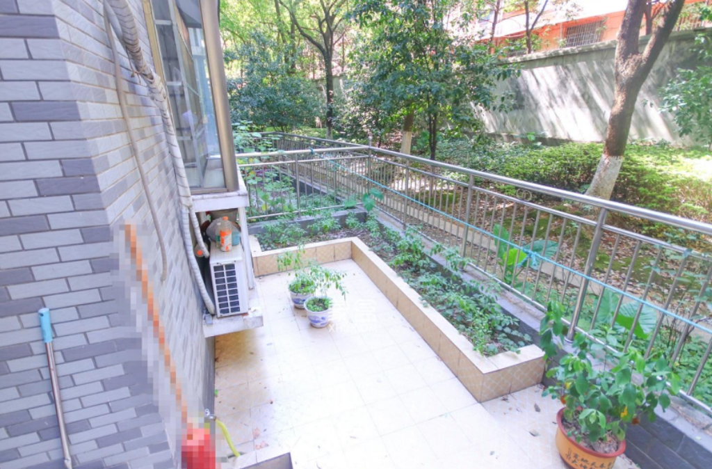 海创明珠花园 3室2厅2卫 43.0万 海创明珠花园 3室2厅2卫 43.0万客厅