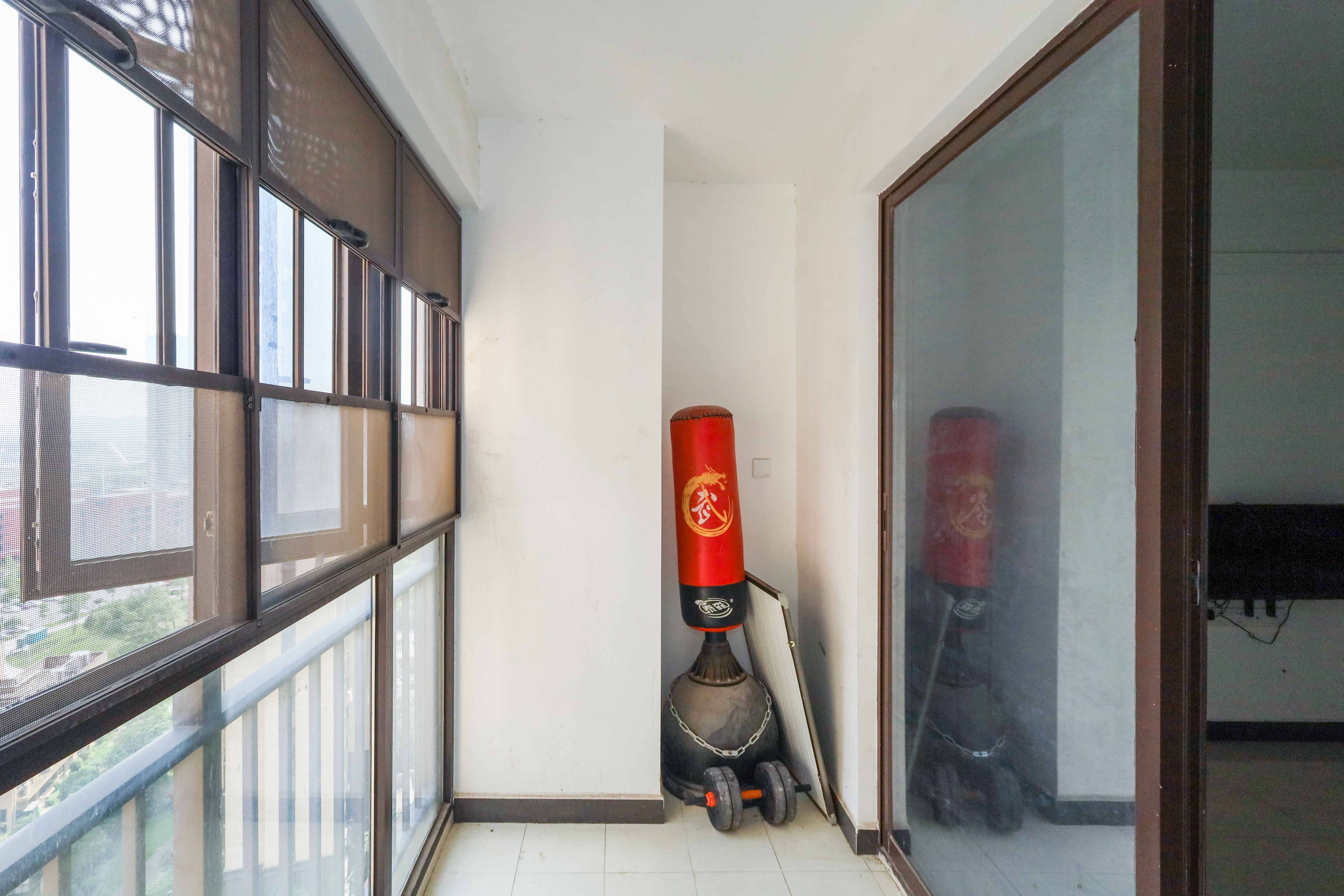 梅溪鑫苑名家  4室2厅1卫    143.0万阳台