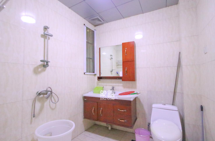 海创明珠花园 3室2厅2卫 43.0万 海创明珠花园 3室2厅2卫 43.0万客厅