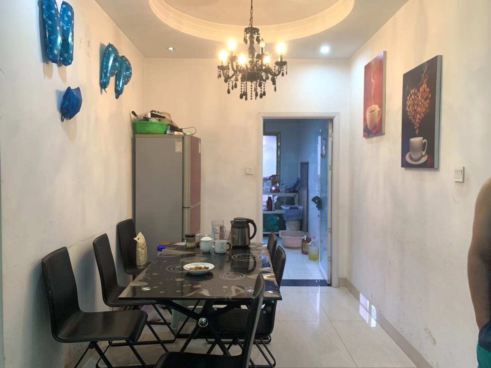 阳光爱琴海 2室2厅1卫 39.80万 阳光爱琴海 2室2厅1卫 39.80万客厅