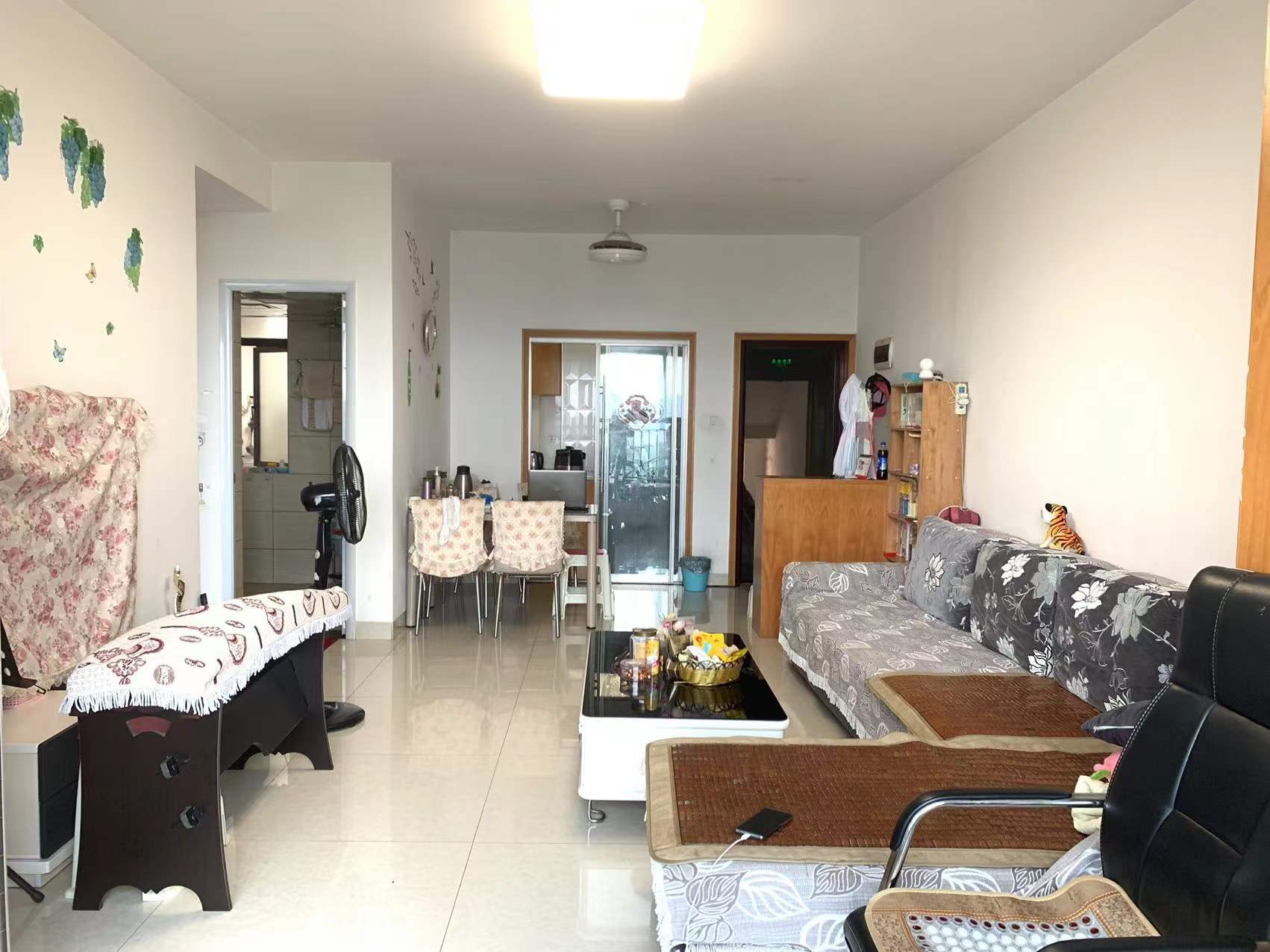 水岸花城(翠堤湾) 2室2厅1卫 45.0万 水岸花城(翠堤湾) 2室2厅1卫 45.0万客厅