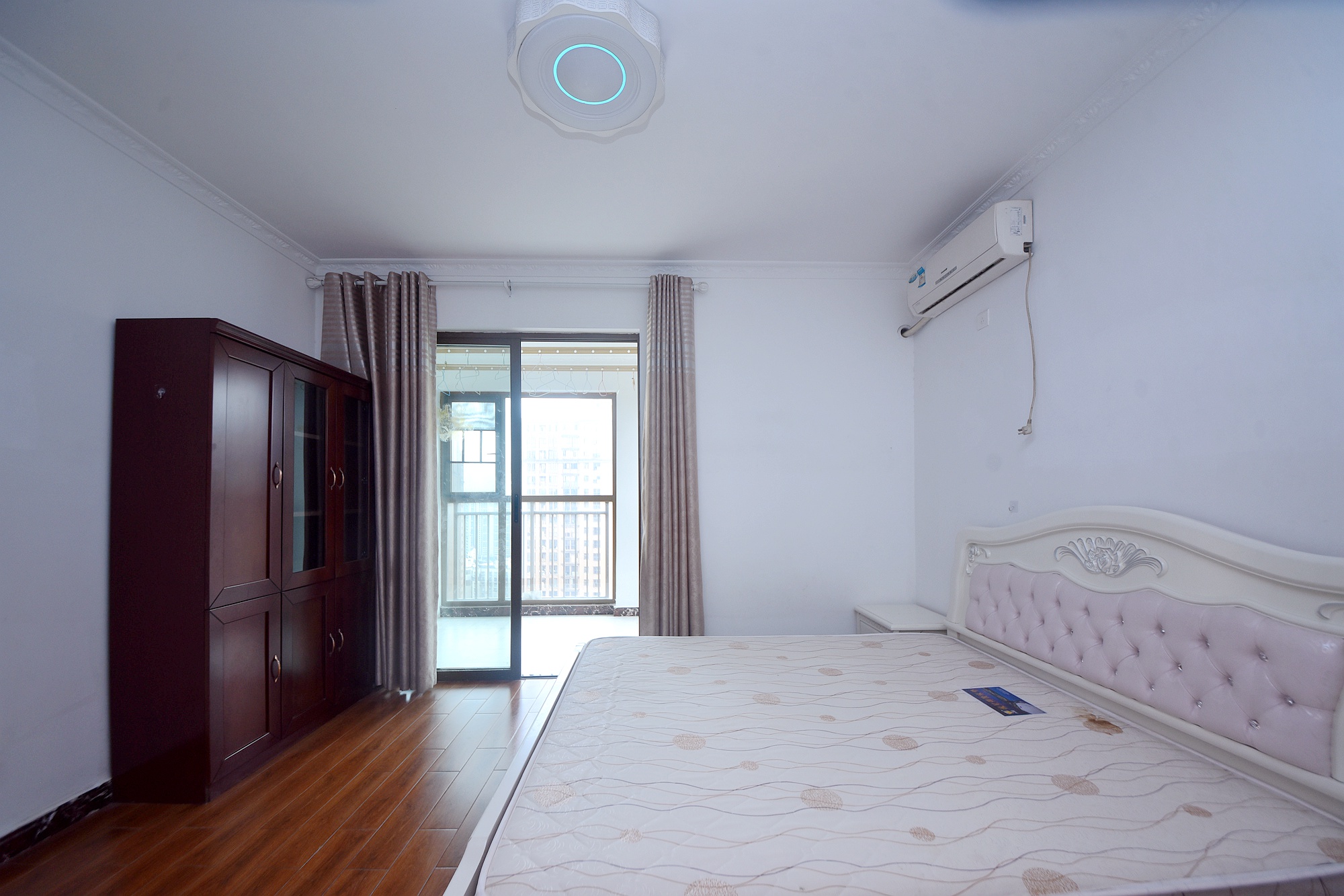 第六都（陆都小区）  3室2厅2卫    245.0万卧室