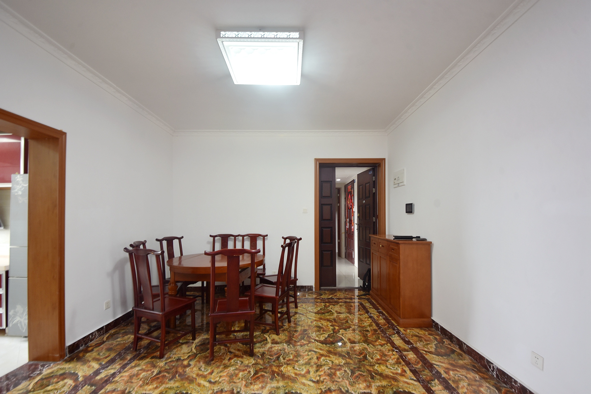 第六都（陆都小区）  3室2厅2卫    245.0万客厅