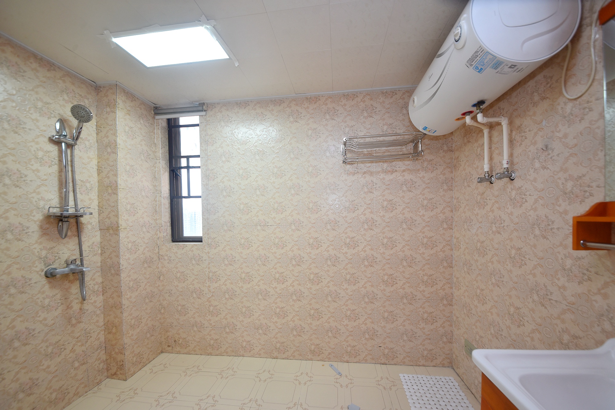 第六都（陆都小区）  3室2厅2卫    245.0万卫生间