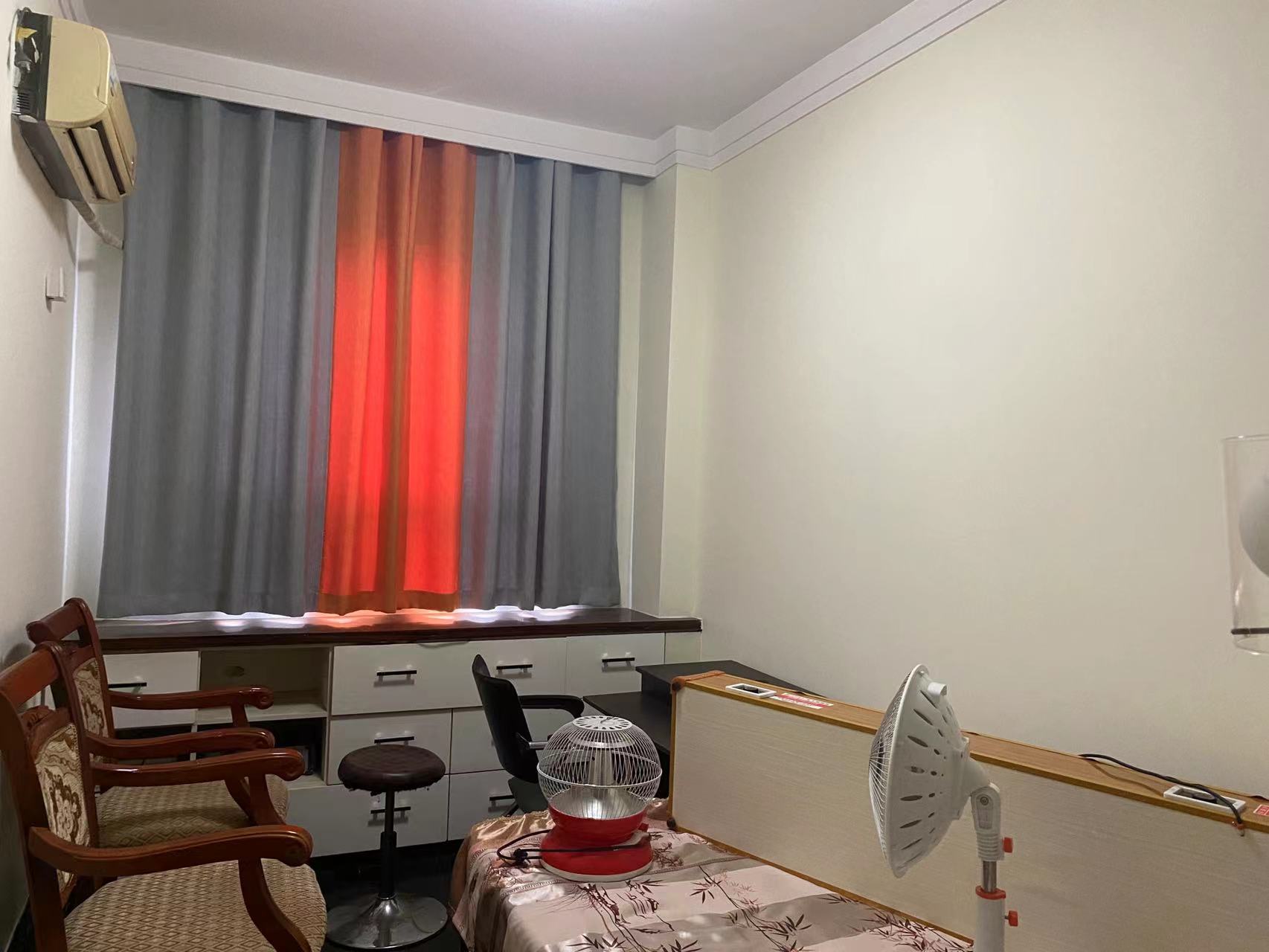 海创明珠花园 5室2厅2卫 80.0万 海创明珠花园 5室2厅2卫 80.0万客厅