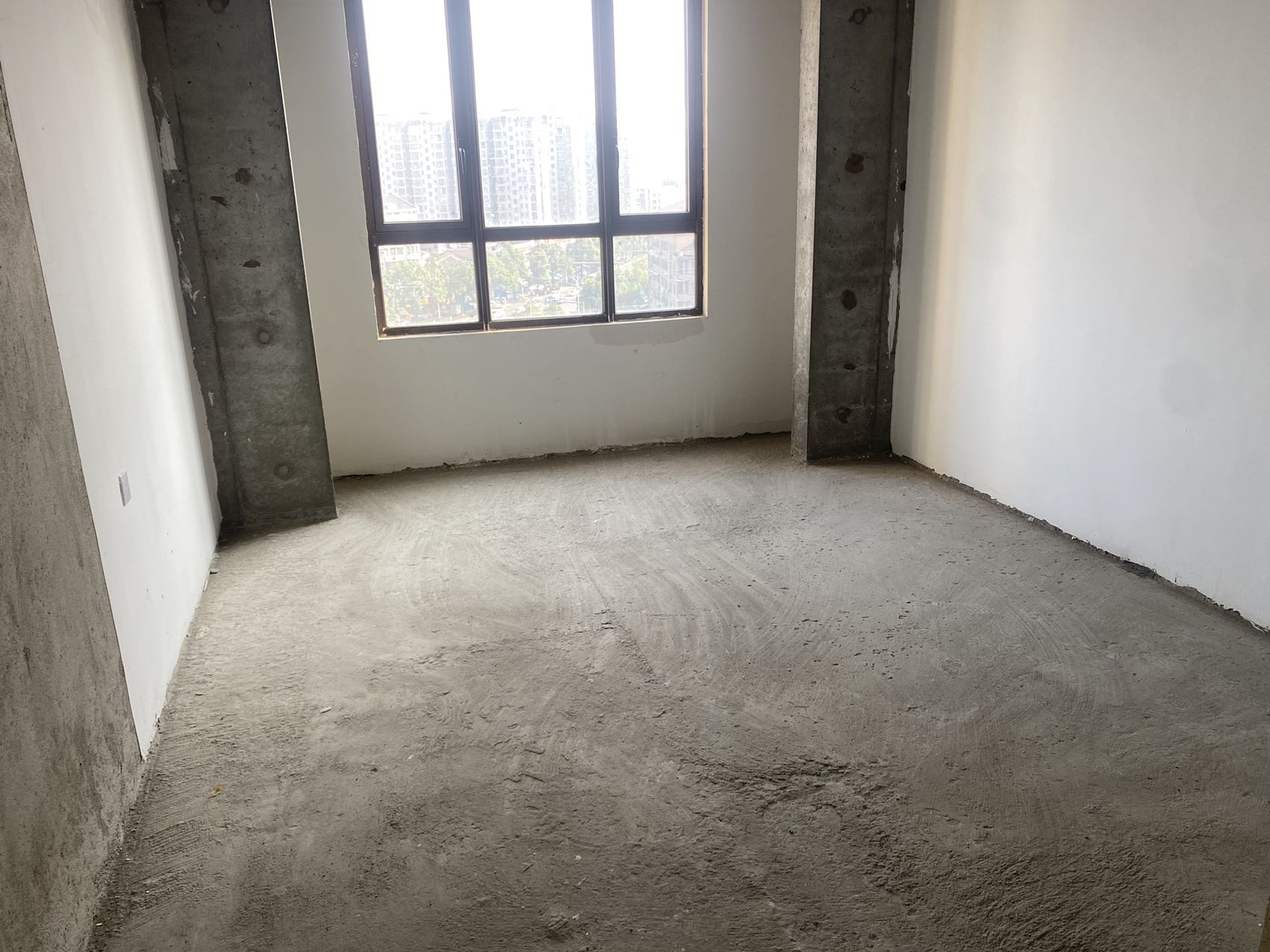 德大揽胜 4室2厅2卫 95.0万 德大揽胜 4室2厅2卫 95.0万客厅