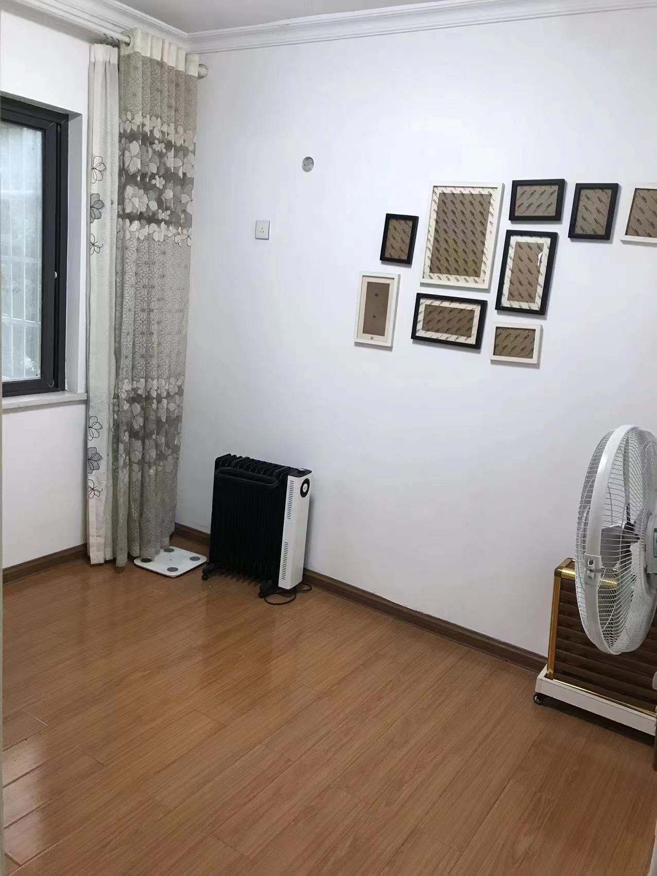 城发翠庭苑 3室2厅2卫 68.8万 城发翠庭苑 3室2厅2卫 68.8万客厅