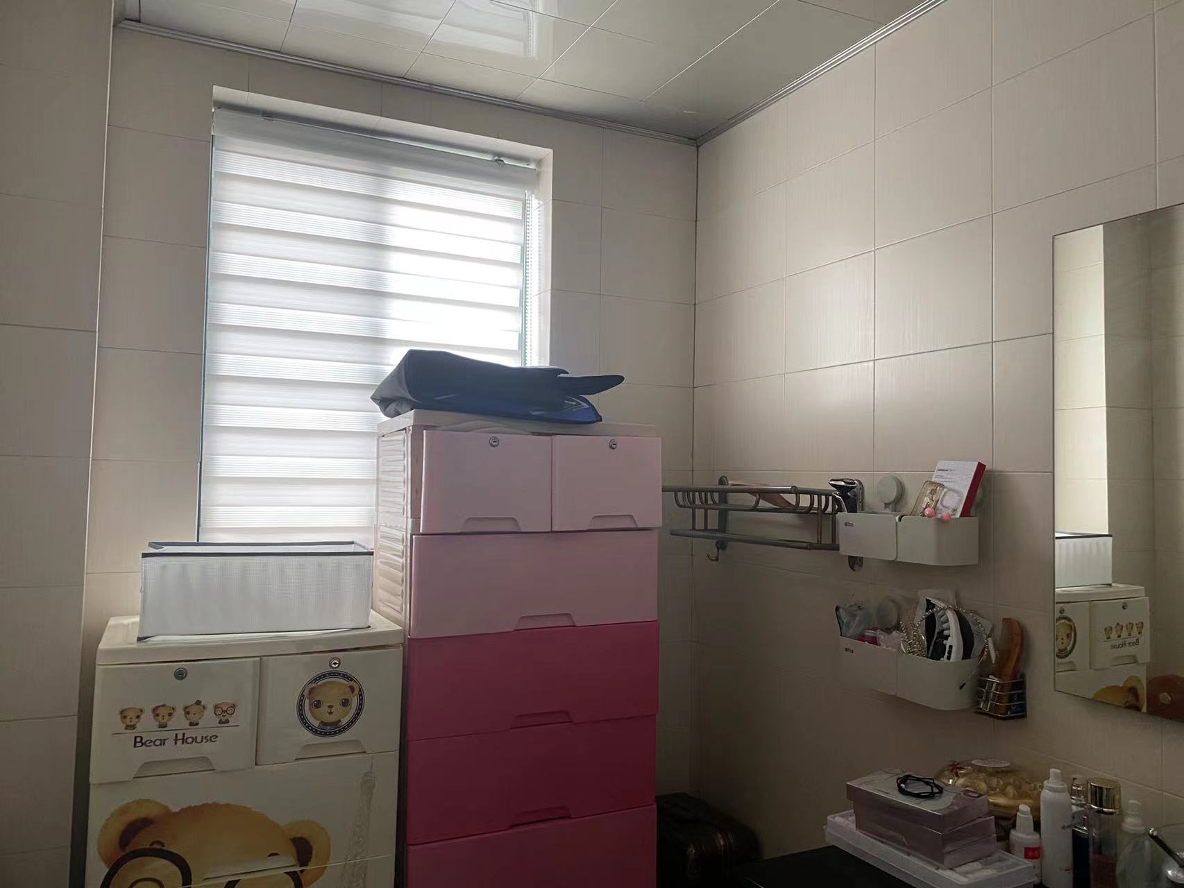 海创明珠花园 5室2厅2卫 80.0万 海创明珠花园 5室2厅2卫 80.0万客厅