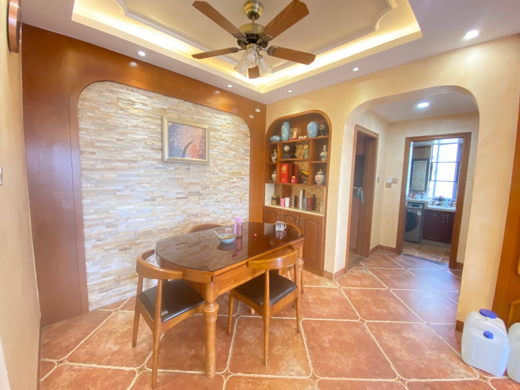 三一歌雅郡 4室2厅1卫 88.0万 三一歌雅郡 4室2厅1卫 88.0万客厅