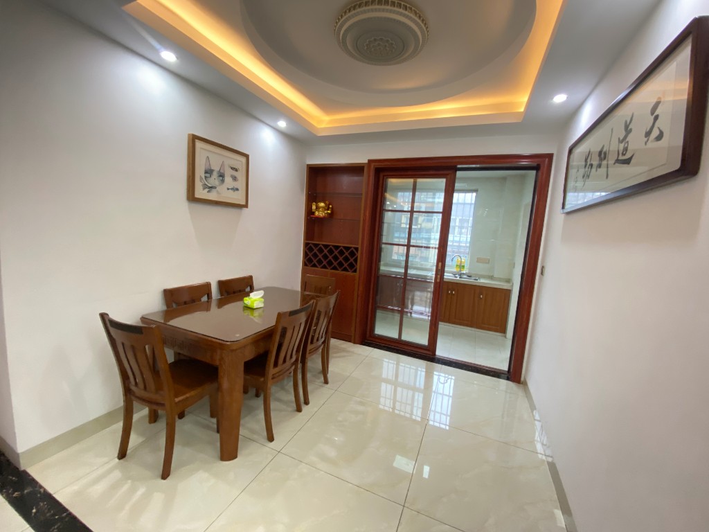 玫瑰名城玫瑰园  3室2厅1卫    68.0万 玫瑰名城玫瑰园  3室2厅1卫    68.0万客厅