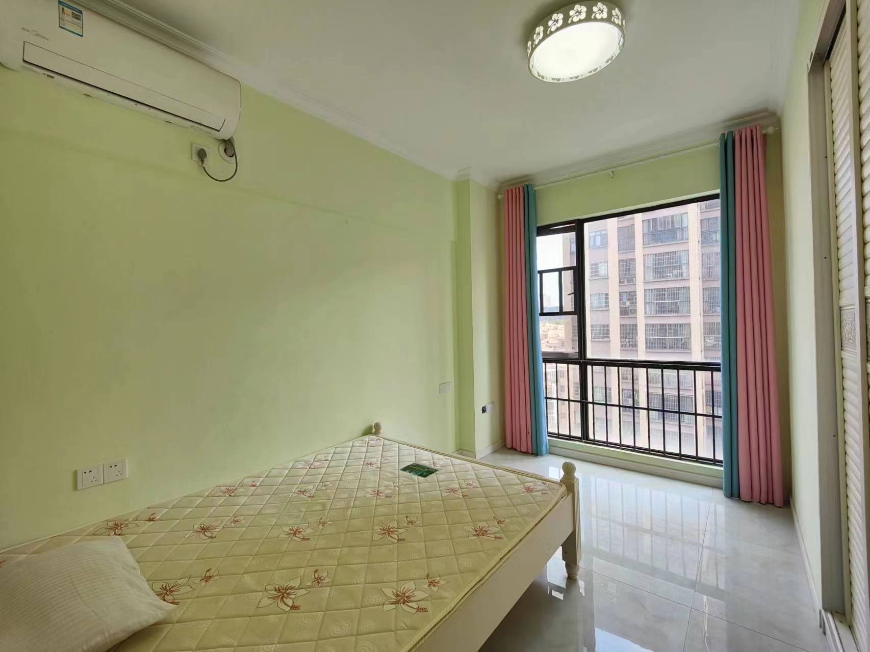 新桂公馆  2室1厅1卫    51.0万 新桂公馆  2室1厅1卫    51.0万客厅