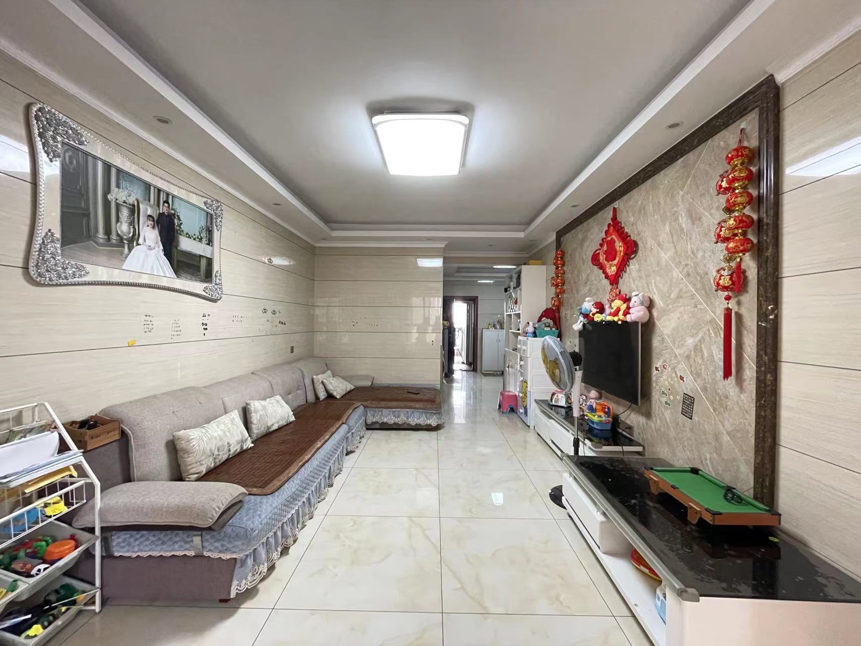 凯旋名门人民中路1006号 3室2厅1卫 68.8万 凯旋名门人民中路1006号 3室2厅1卫 68.8万客厅