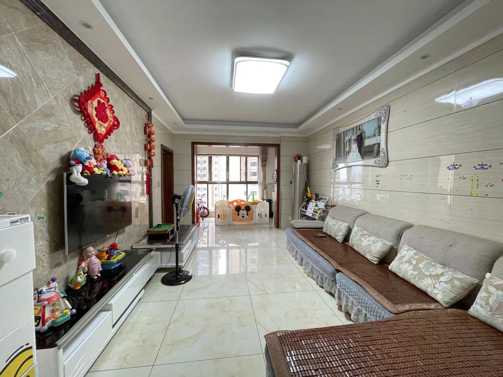 凯旋名门人民中路1006号 3室2厅1卫 68.8万 凯旋名门人民中路1006号 3室2厅1卫 68.8万客厅