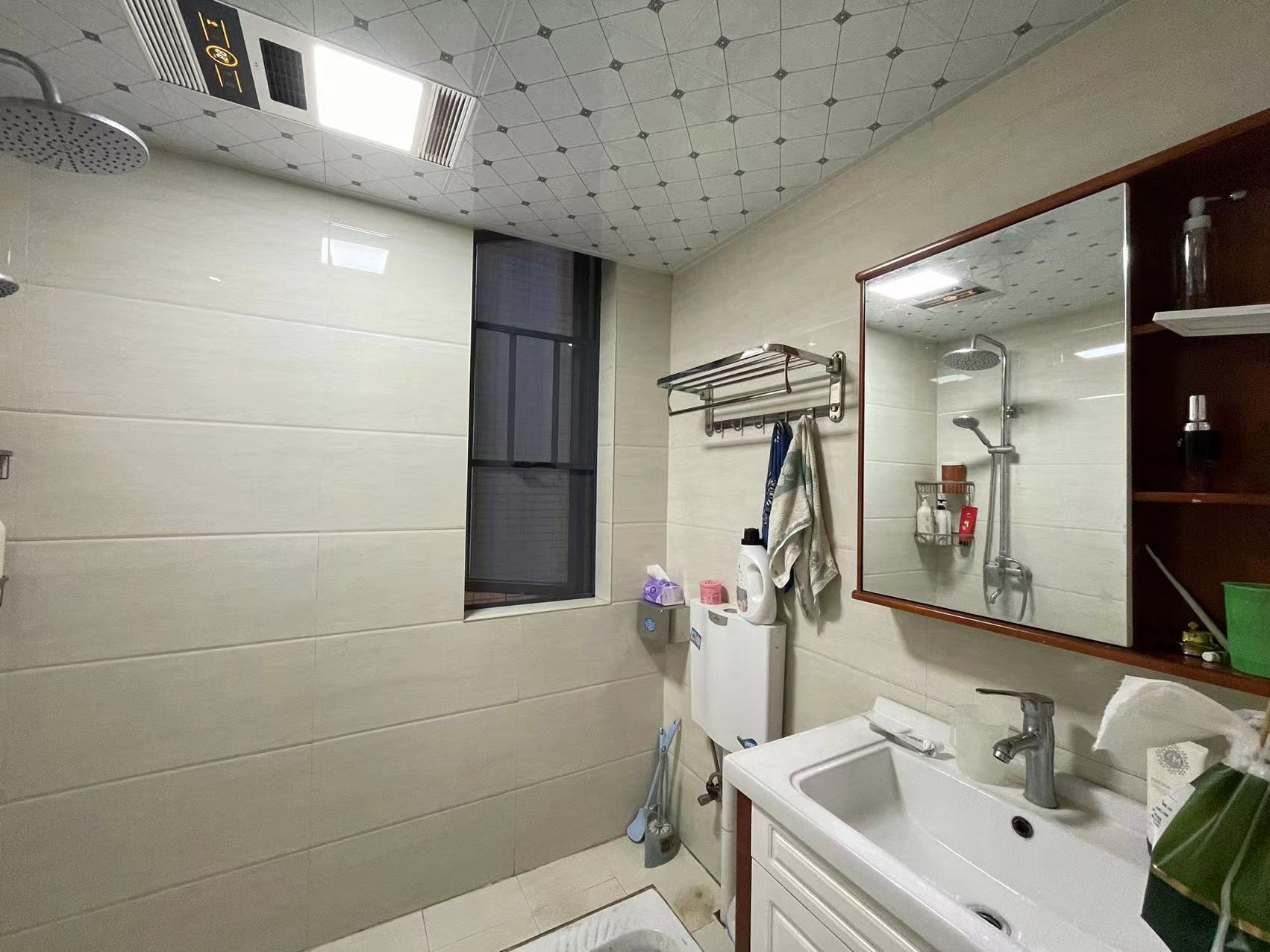 泰山公馆 2室2厅1卫 56.8万 泰山公馆 2室2厅1卫 56.8万客厅