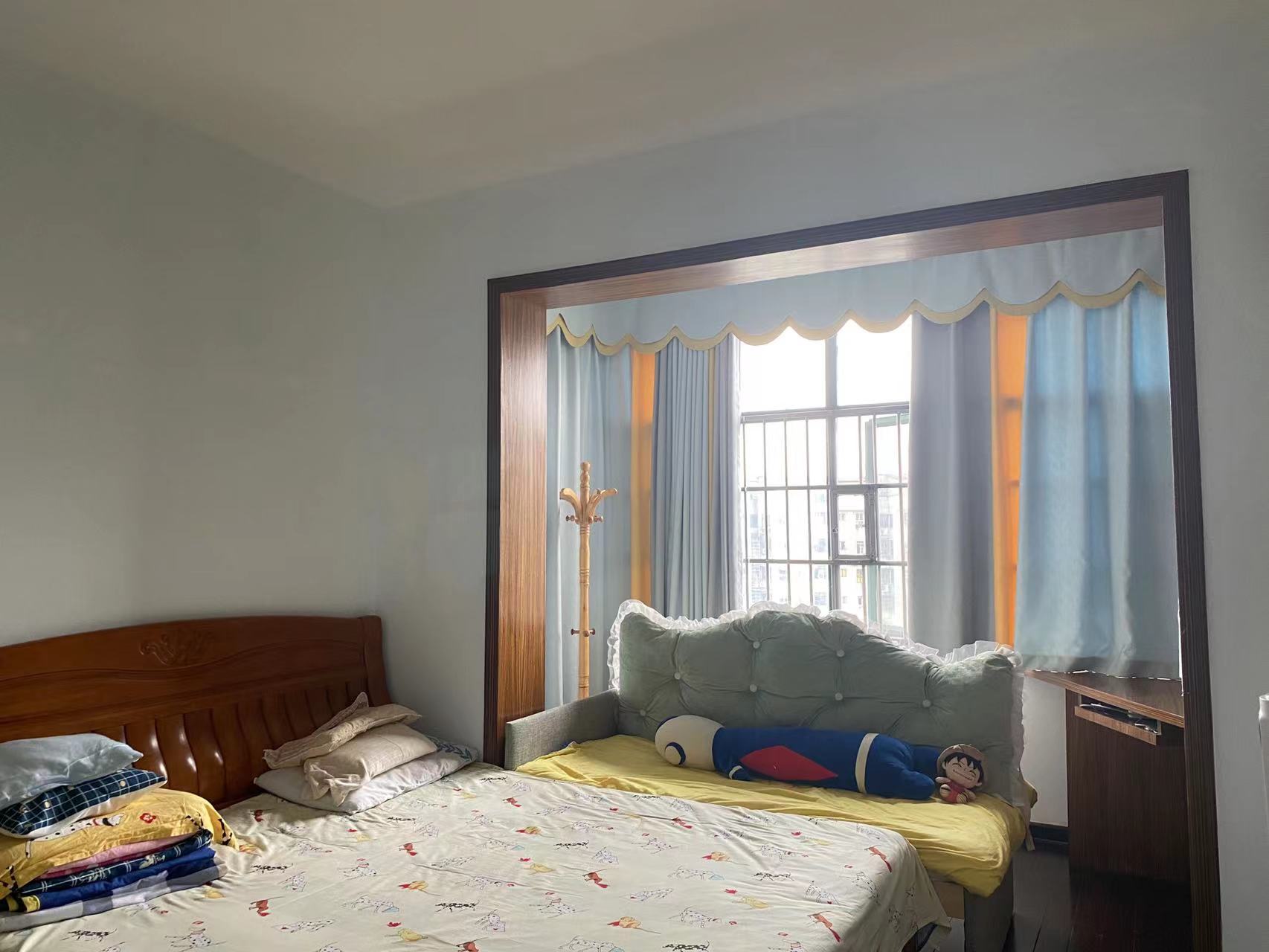 海创明珠花园 5室2厅2卫 80.0万 海创明珠花园 5室2厅2卫 80.0万客厅