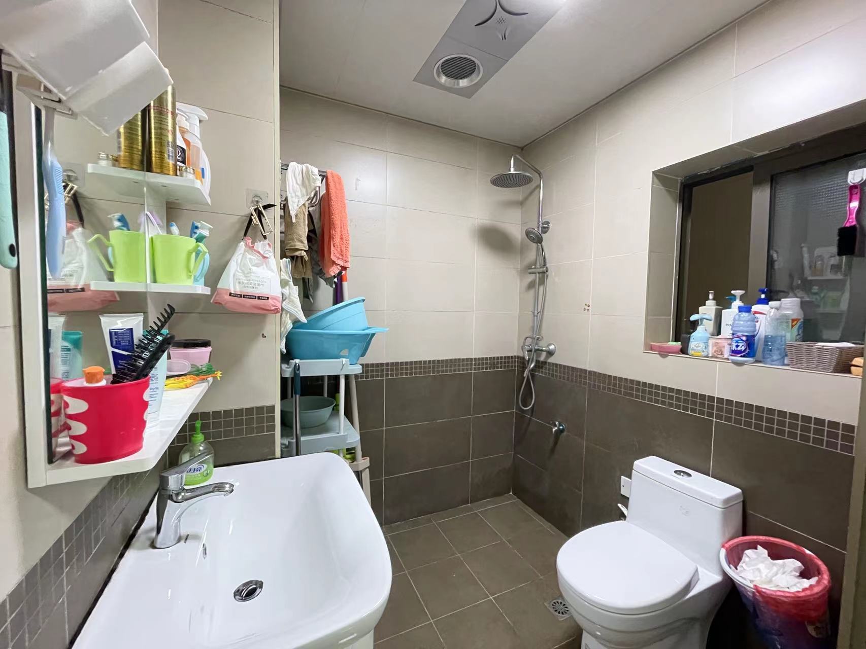 凯旋名门人民中路1006号 3室2厅1卫 68.8万 凯旋名门人民中路1006号 3室2厅1卫 68.8万客厅