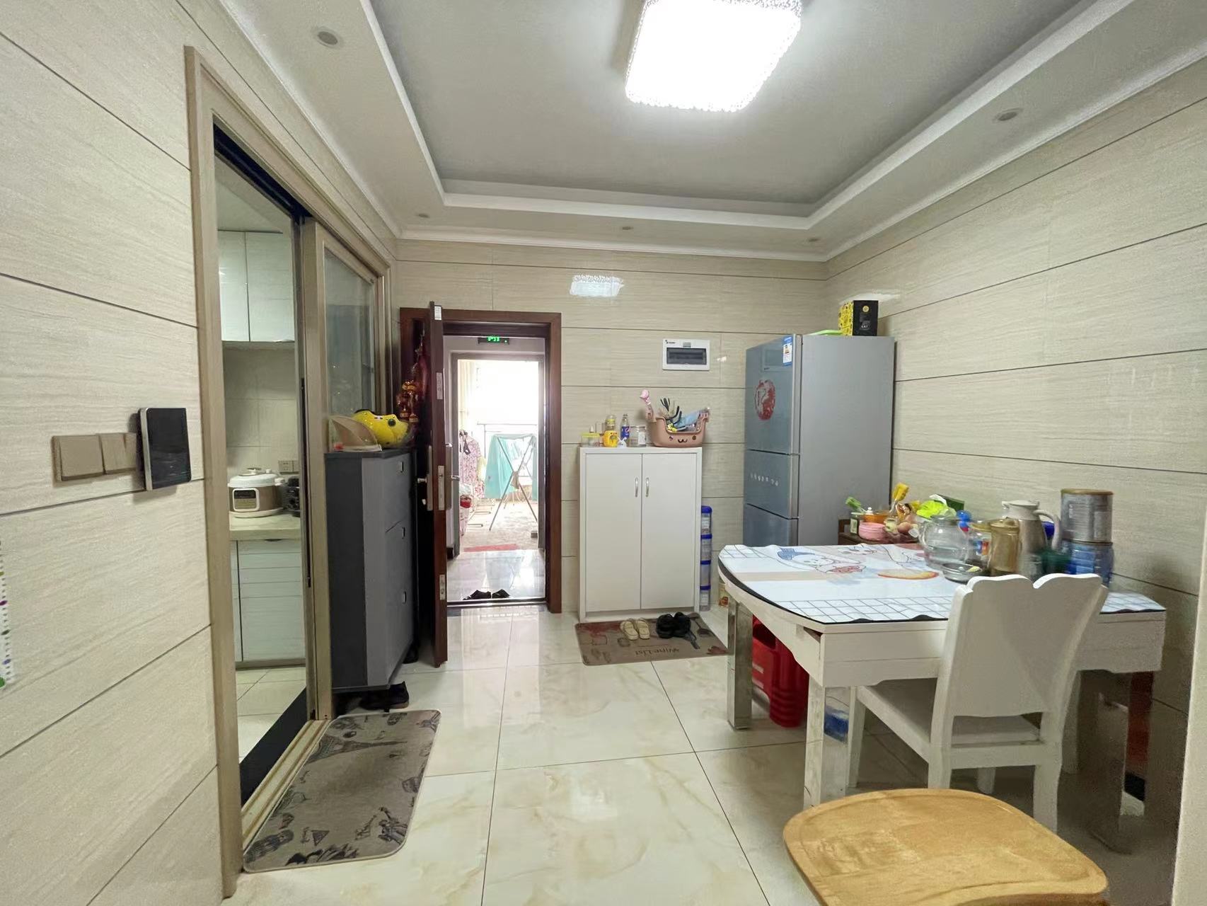 凯旋名门人民中路1006号 3室2厅1卫 68.8万 凯旋名门人民中路1006号 3室2厅1卫 68.8万客厅