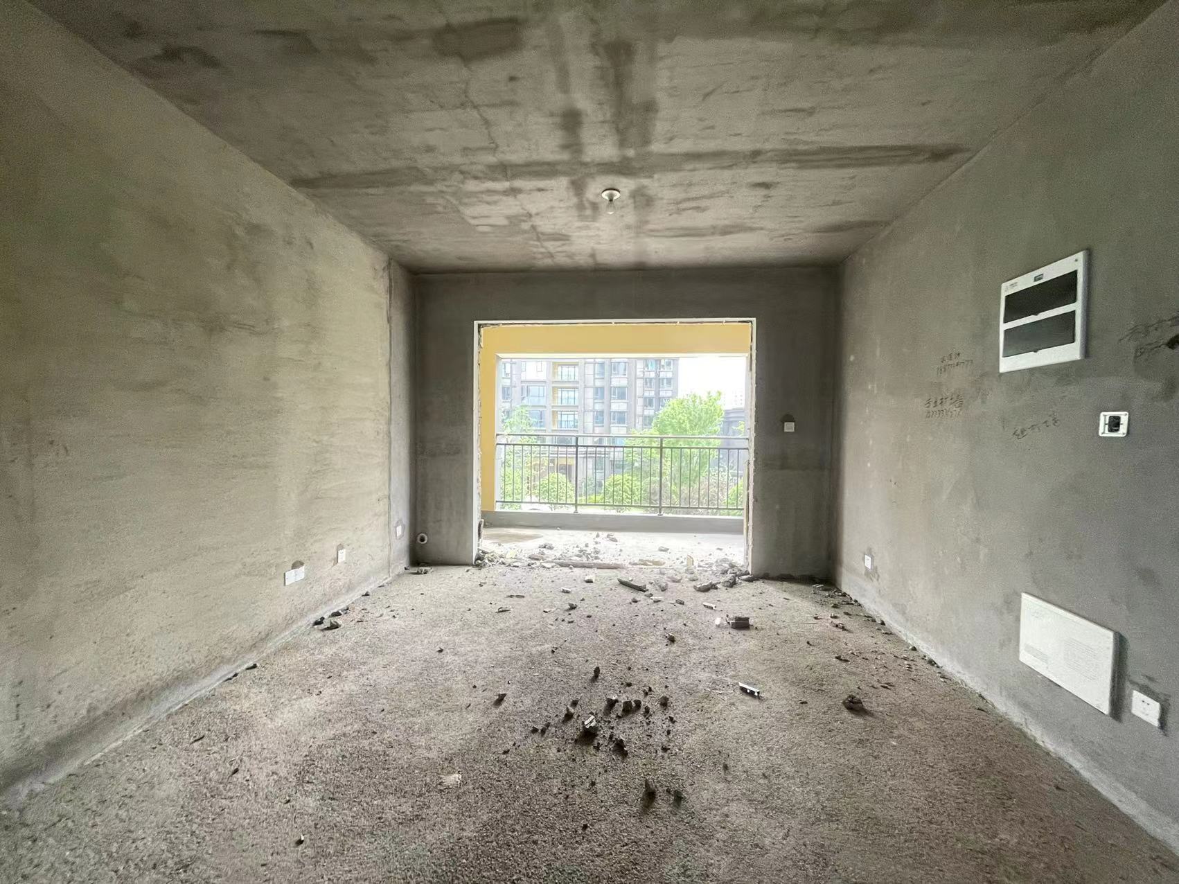 春藤公馆 3室2厅2卫 69.8万 春藤公馆 3室2厅2卫 69.8万客厅